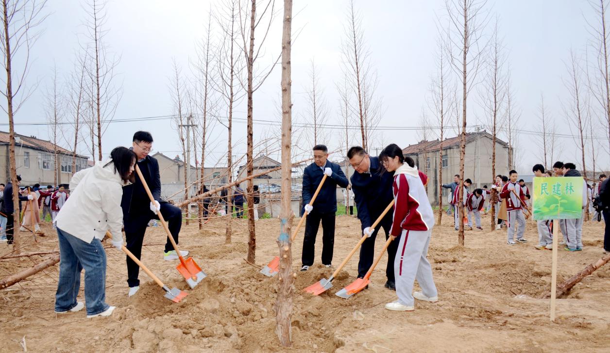 春风添新绿 同心向未来...