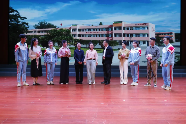 2024-09-07盱眙县庆祝第40个教师节暨县中振兴大会召开4-1.png