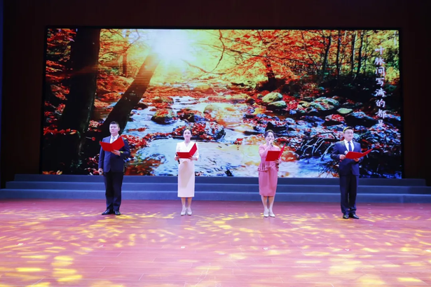 2024-09-07盱眙县庆祝第40个教师节暨县中振兴大会召开4-2.png