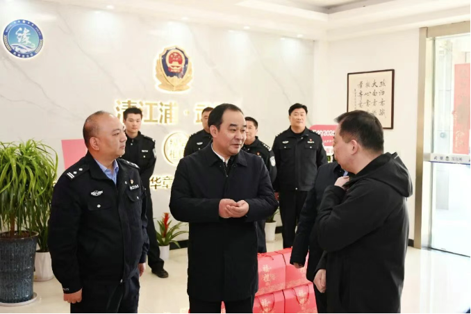 赵洪涛印祺看望慰问春节期间坚守岗位的一线...