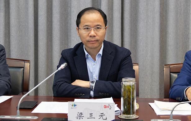 县委书记梁三元主持召开县委常委会会议